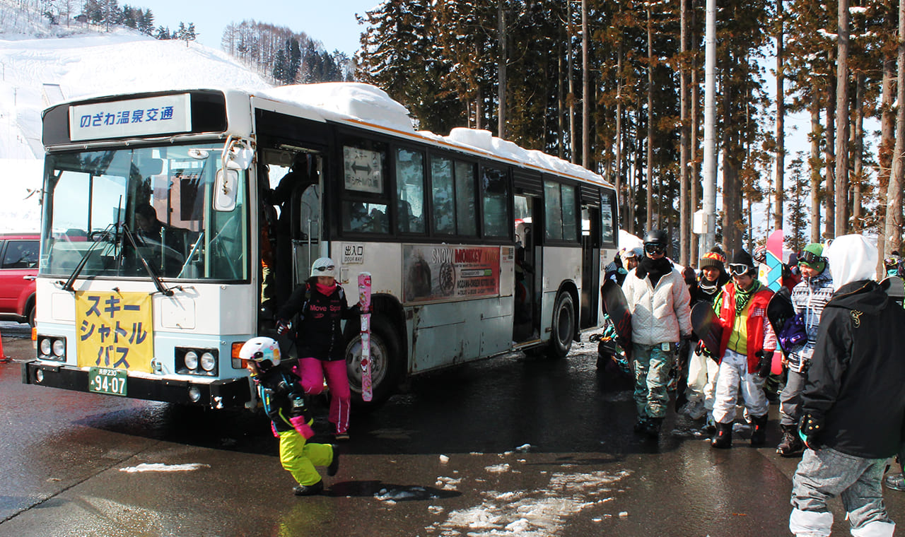 村内からスキー場までの無料シャトルバス