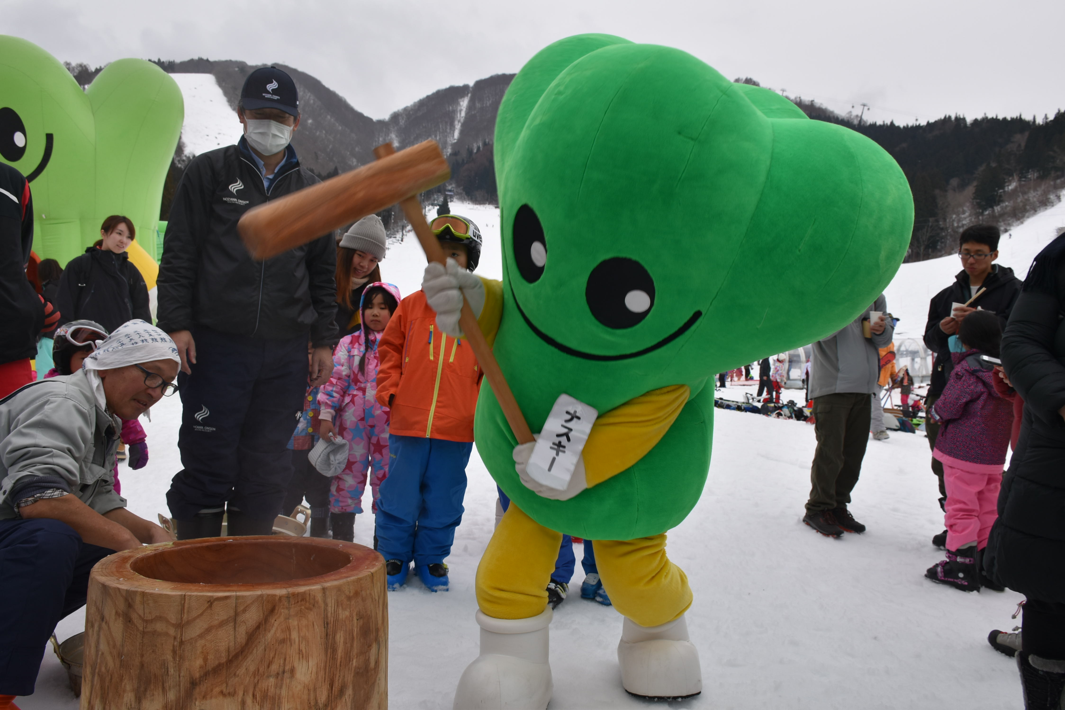 ナスキーとお餅つき！